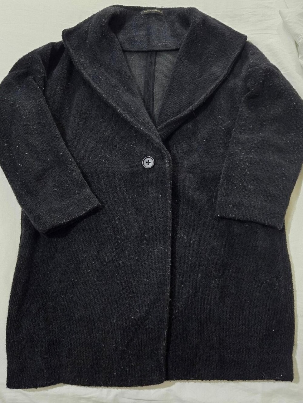 Banana Republic beautifully soft short coat 🤍 Size xs petite. Pills.
